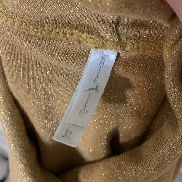 3for$20 glittery top size Xl runs smaller towards large - Picture 3 of 3